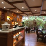 Si Chuan Dou Hua Restaurant - 緑が見える上品な店内