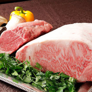 Uses "Hitachi Beef", a branded beef bred by the nature of Ibaraki.