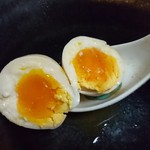 麺座 かたぶつ - トッピング券で頂いた煮玉子