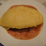 ビストロ茶葉蘭 - カット前の特製オムライス（大盛り）