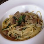 タヴェルナ　エッセ - マグロと春菊の白ワイン風味