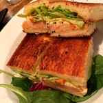 京橋 二刀流 - 海老パンのタルタル、680円