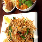 タイ キッチン - パッタイセット、750円とトムヤムスープ（+180円）