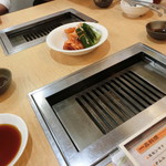 まんぷく - テーブルに埋め込まれてます