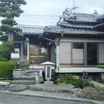 ステーキハウス綱政 - 休日ともなると外まで並ばられるのは当たり前です
      今日(平日昼過ぎ)はなかったです