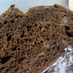 生瀬ヒュッテ - マロングラッセと珈琲のライ麦パン断面