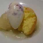 アバロッツ - 吉野梨のコンポート　無農薬ブルーベリーとケフィアのジェラート（吉野／室生／五條）
      クリームチーズシフォン