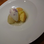 アバロッツ - 吉野梨のコンポート　無農薬ブルーベリーとケフィアのジェラート（吉野／室生／五條）
      クリームチーズシフォン