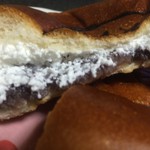 デリフランス - 中は小倉とホイップクリームの半々で美味しそうです【料理】 