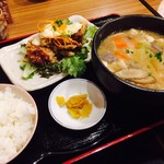 武屋食堂 - 豚汁（大）とチキン南蛮の定食