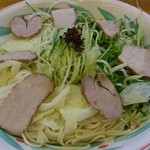 チャーシュー・きゅうり・茹でキャベツ・ネギ