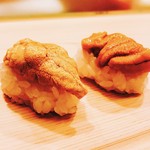 鮨処 平野 - 雲丹食べ比べ(左:むらさき雲丹、右:バフン雲丹)!!