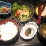 ご飯・小鉢・サラダ・お味噌汁（シチュー）