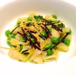 ES - 自家製オレキエッテとプティポワ、オーストラリア産フレッシュ黒トリュフ