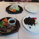 浅草橋ステーキバル - 揃うと、ライス２は多い