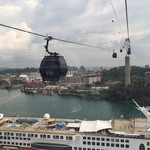 Spuds & Aprons - 港には豪華客船停泊中