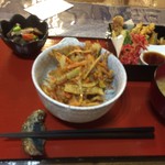 厨ボーです。くまヰ - サクサク揚げ丼（700円）