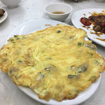 Ming Kee Seafood Restaurant - 時により、時間帯により出来栄えの変わるカキオムレツ。今回は開店直後につき非常に状態がよろしい
