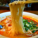 ランナー - 麺は喉越しの良いセンレック（平打ち中太米麺）