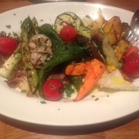 イゾラ ブル - 野菜の炭火焼き。