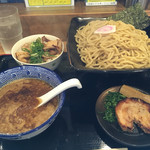 つけ麺専門店 二代目ユタカ - つけ麺&ミニ焼豚丼セット、1000円(税込)