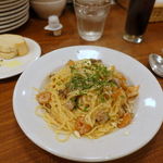 Itacica Ku - 海老と木の子のクリームパスタ　850円　+　大盛　100円　+　ドリンク　100円