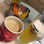 ビストロ チキート - 2016.10 バーニャカウダ、今回はきゅうりが入ってない（笑）とビール