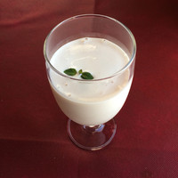 マ・メゾン 西湖店 - 桃のスムージー？濃厚な味わい。お店の雰囲気に合った味。不思議。