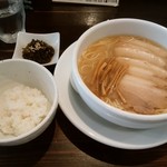 ラーメン専門店 徳川町 如水 - ご飯・昆布にもこだわりを感じる。