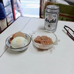 Suudon Shikokuya - まずはビールで、茹で卵と塩辛