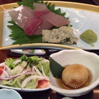 名古屋コーチン・旬菜 一鳳 金山本店 - お造り、里芋饅頭、サラダ