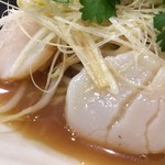 中国料理 一楽 - ホタテのネギ油ソースがけ