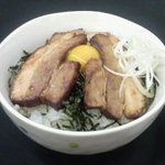 米沢ラーメン　いってつ - 炙り叉焼丼　\350　特製叉焼を炙り白飯の上へ海苔と玉子のアクセントがくせになる