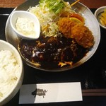 ひびき黒豚劇場 - ハンバーグカキフライ定食￥１６８０