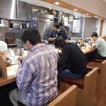 新橋　岡むら屋 - 店内はこんなカンジ