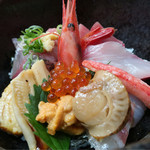 むすび屋 - 海鮮おまかせ丼 （ご飯半分) 1,380円
