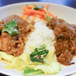 カレーライス ディラン - 左チキン右マトンのハーフ