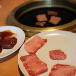 焼肉 一升びん - 