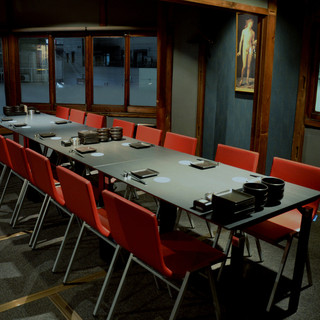 [2F]接待や各種会食向きな個室テーブル席。16名様までご利用いただけます。