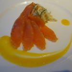 前菜：北海道白老町のサーモンマリネ