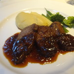 オザミ・デ・ヴァン - 国産牛フィレ肉のポワレ　エーグルドゥーソース