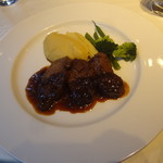 オザミ・デ・ヴァン - 国産牛フィレ肉のポワレ　エーグルドゥーソース