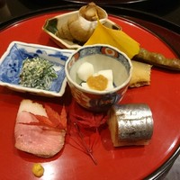 日本料理 太月 - 合鴨のロースト、サンマの小袖寿司、菊菜とアーモンドの白和え