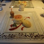 オザミ・デ・ヴァン - 予約なしでもOK の　デザートサービスプレート