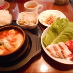 韓国家庭料理 ソウルオモニ - オモニ定食　1,030円