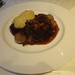 オザミ・デ・ヴァン - 北海道産　牛肩肉の赤ワイン煮込み