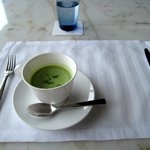 ザ ソサエティ - 本日のスープ（グリーンピーススープ）