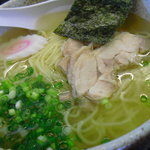 潮中華 KAZE - 【2010.11.　再訪】　潮中華そば　出汁の色も良く出ていますね