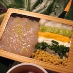 atelier 森本 XEX 鉄板 - 甘海老のタルタル　海水ジュレと7種類の薬味添え