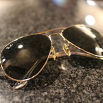 Bar 路地裏の少年 - 年代別に揃えられているなりきりアイテムのサングラスはお好みで☆ 私の中で浜省は絶対にティアドロップです☆